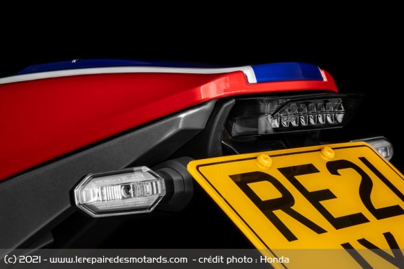 Le phare arrière de la Honda CB1000R 5Four