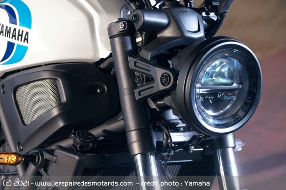 Le phare à LED de la XSR700 a été revu Le phare à LED de la XSR700 a été revu