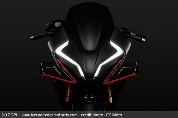 Signature à LED et ailerons aérodynamique, la sportive détonne sur le plan visuel Signature à LED et ailerons aérodynamique, la sportive détonne sur le plan visuel