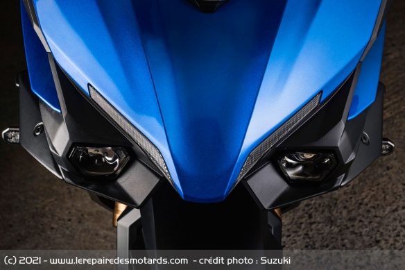 La GT adopte une face avant à deux phares La GT adopte une face avant à deux phares