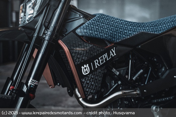 Husqvarna et Replay renforcent leur partenariat à travers ce projet Husqvarna et Replay renforcent leur partenariat à travers ce projet