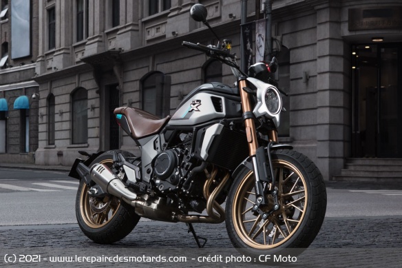Suspensions KYB, freins J.Juan, pneus Pirelli... le modèle est plutôt bien équipé Suspensions KYB, freins J.Juan, pneus Pirelli... le modèle est plutôt bien équipé
