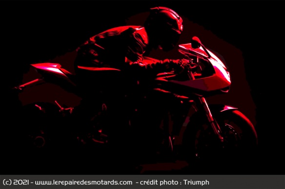 La Speed Triple 1200 RR semble dotée d'un demi-carénage La Speed Triple 1200 RR semble dotée d'un demi-carénage