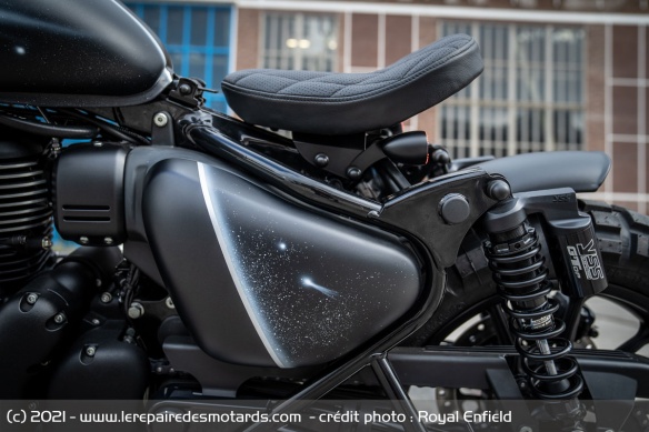 Cette selle bobber joue grandement dans la transformation du cruiser indien Cette selle bobber joue grandement dans la transformation du cruiser indien