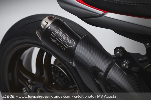 La ligne d'échappement Arrow du Racing Kit