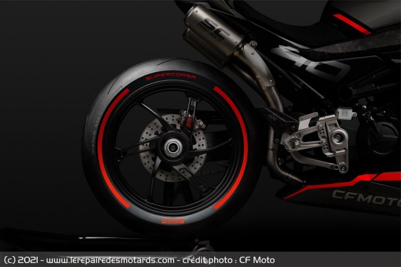 Brembo, Pirelli, Öhlins, SC Project... l'équipement mise sur le haut de gamme Brembo, Pirelli, Öhlins, SC Project... l'équipement mise sur le haut de gamme