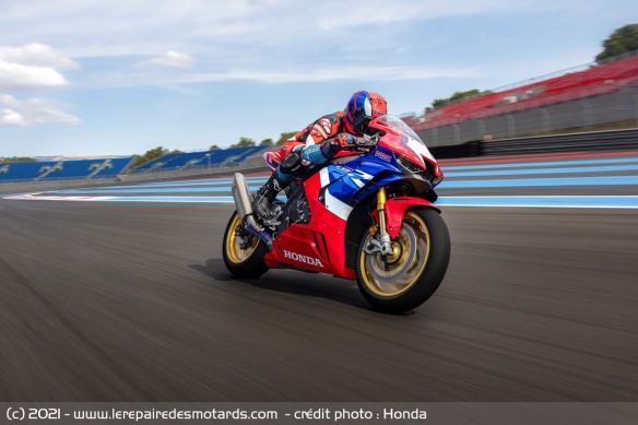 Honda CBR1000RR-R Fireblade & SP 2022 sur circuit