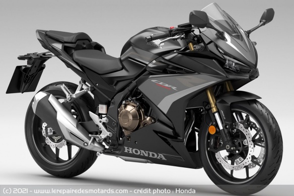 La CBR500R gagne une nouvelle livrée noire mate La CBR500R gagne une nouvelle livrée noire mate