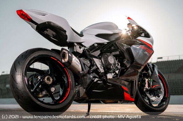 La F3 RR avec le Racing Kit La F3 RR avec le Racing Kit