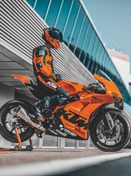 Stage piste en KTM RC 8C