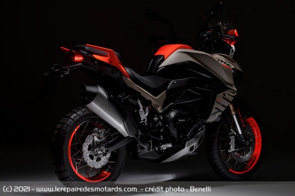 Benelli TRK 800