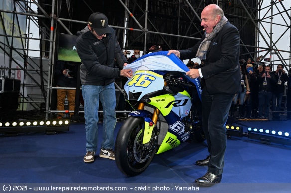 Rossi dévoile la Yamaha R1 GYTR VR46 Tribute