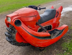 Un scooter à chenille amphibie - Crédit photo : Iconic Motorbikes Auctions