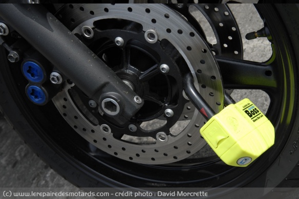 L'utilisation d'un antivol attaché à un point fixe est le meilleur moyen pour se prémunir contre le vol L'utilisation d'un antivol attaché à un point fixe est le meilleur moyen pour se prémunir contre le vol