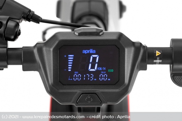 L'eSR1 est dotée d'un petit compteur LCD L'eSR1 est dotée d'un petit compteur LCD