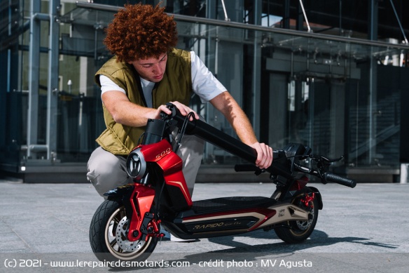 La MV Agusta Rapido Serie Oro est pliante La MV Agusta Rapido Serie Oro est pliante