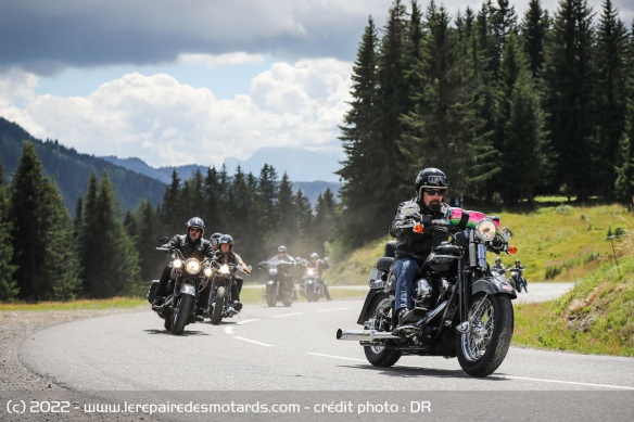 Les participants pourront prendre par à des balades à moto dans les Alpes Les participants pourront prendre par à des balades à moto dans les Alpes