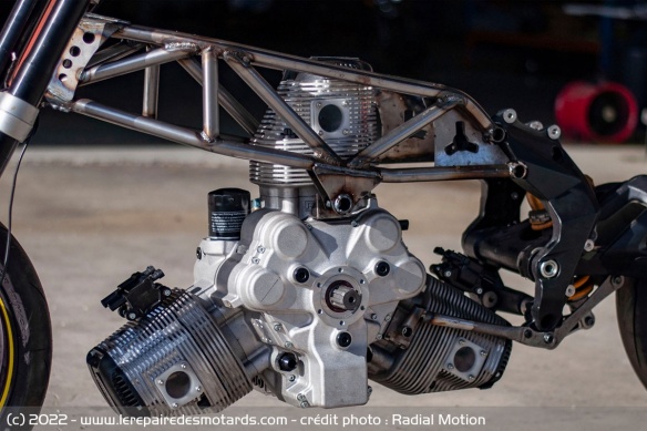 Le moteur radial de 2.100 cm3 délivre jusque 240 chevaux dans cette configuration Le moteur radial de 2.100 cm3 délivre jusque 240 chevaux dans cette configuration