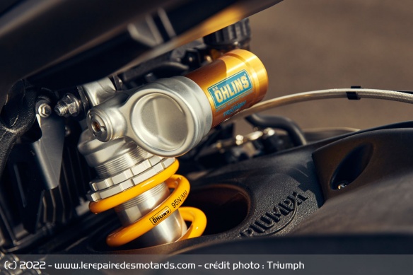 La suspension arrière est confiée à un amortisseur Öhlins La suspension arrière est confiée à un amortisseur Öhlins