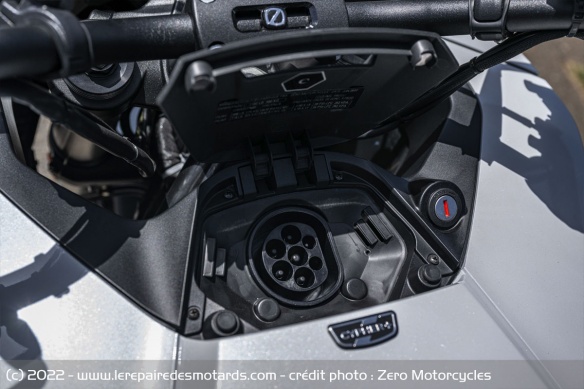 Le trail embarque un chargeur de 6,6 kW Le trail embarque un chargeur de 6,6 kW