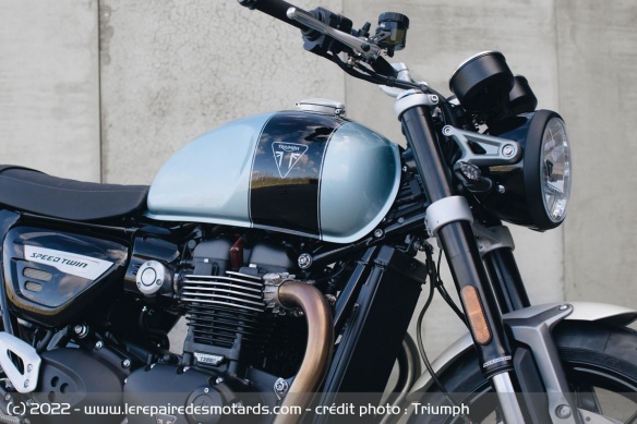 La peinture bleu s'inspire de celle de la Thunderbird de 1951