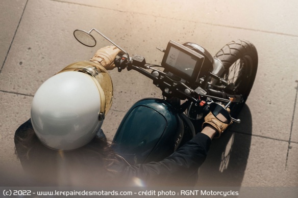 La moto ait aussi de la place à la modernité avec son grand écran tactile La moto ait aussi de la place à la modernité avec son grand écran tactile