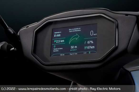 Le Ray 7.7 est équipé d'un compteur TFT de 5 Le Ray 7.7 est équipé d'un compteur TFT de 5