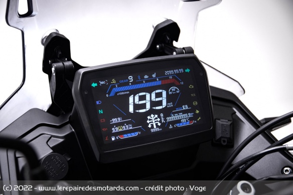 La moto se pare d'un compteur TFT couleur La moto se pare d'un compteur TFT couleur