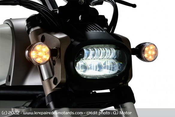 A l'image de la moto, le phare semble très inspiré par la Harley Fat Bob A l'image de la moto, le phare semble très inspiré par la Harley Fat Bob