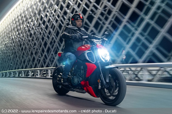 Eclairage Ducati Diavel V4 de nuit
