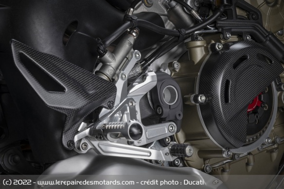 La SP2 retrouve son embrayage à sec issu du SBK La SP2 retrouve son embrayage à sec issu du SBK