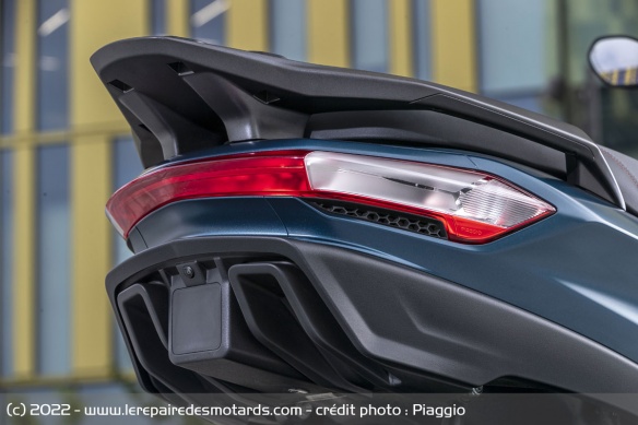 Le phare arrière à LED du Piaggio MP3 530 HPE Exclusive