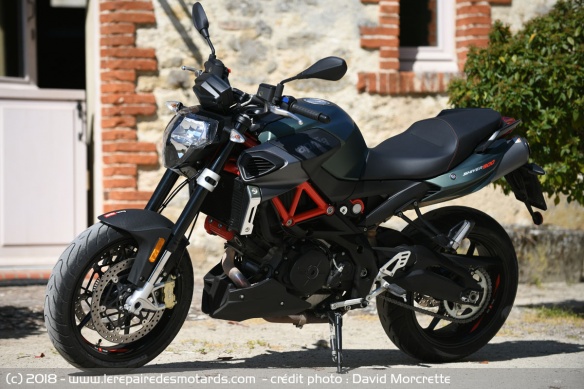 En dehors de leurs logo Gilera, les deux prototypes sont identiques à l'Aprilia Shiver 900 En dehors de leurs logo Gilera, les deux prototypes sont identiques à l'Aprilia Shiver 900