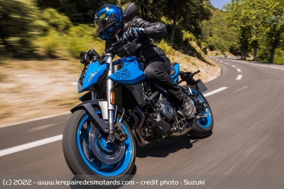 La GSX-8S affiche 202 kg pleins faits