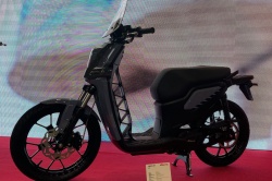 Scooter électrique Fantic Electric - Crédit photo : David Morcrette