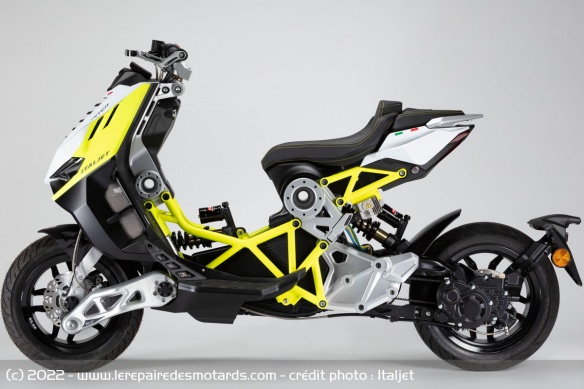 Equivalent 125, le moteur électrique atteint 16 ch de puissance maximale et 360 Nm de couple Equivalent 125, le moteur électrique atteint 16 ch de puissance maximale et 360 Nm de couple