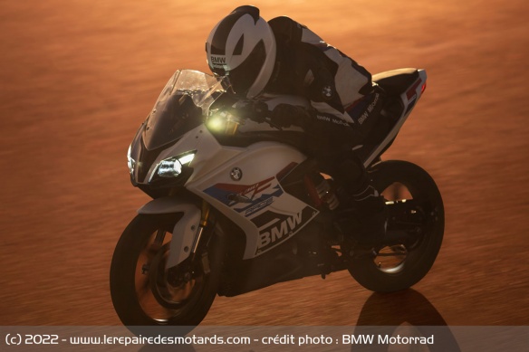 BMW annonce une vitesse de pointe de 160 km/h BMW annonce une vitesse de pointe de 160 km/h
