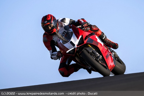 Ducati Panigale V4 R sur piste