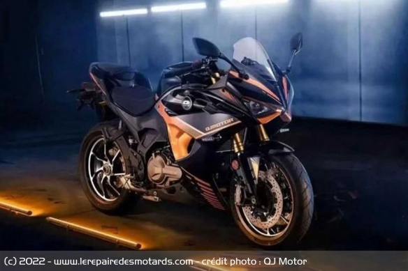 La GS550 opte pour le twin de 554 cm3 prochainement utilisé chez MV Agusta La GS550 opte pour le twin de 554 cm3 prochainement utilisé chez MV Agusta