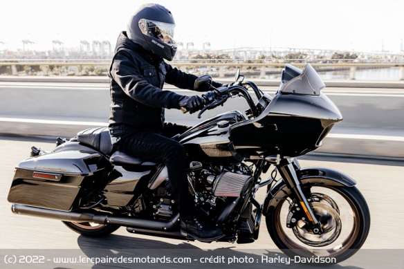 Harley-Davidson Road Glide ST (ici avec un kit moteur non homologué en France) Harley-Davidson Road Glide ST (ici avec un kit moteur non homologué en France)