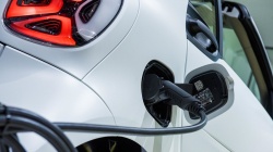 Au moins une borne de recharge tous les 60 km - Crédit photo : ACEA