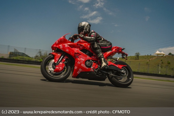 La sportive 675SR teasée il y a quelques semaines par CFMOTO La sportive 675SR teasée il y a quelques semaines par CFMOTO