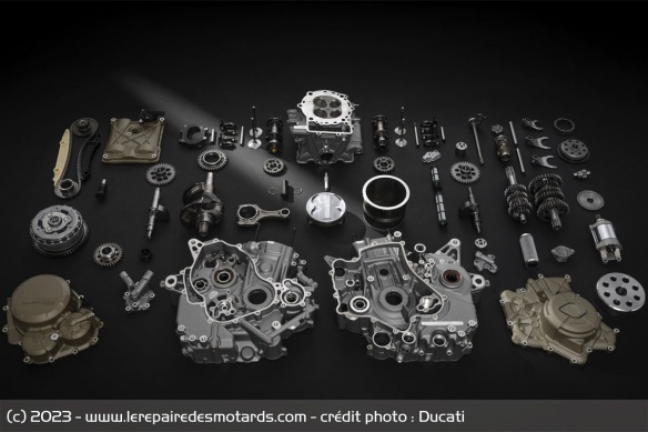 Le monocylindre est basé sur le L-Twin Superquadro de la Panigale 1299 Le monocylindre est basé sur le L-Twin Superquadro de la Panigale 1299
