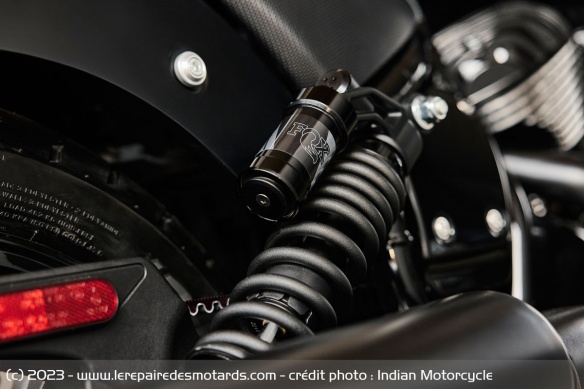 L'amortisseur arrière FOX de l'Indian Sport Chief