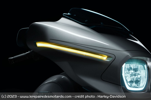 Le style de la Street Glide a été nettement modernisé, notamment au niveau du carénage Le style de la Street Glide a été nettement modernisé, notamment au niveau du carénage