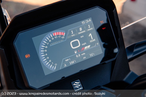 Le compteur TFT de la Suzuki V-Strom 800 SE