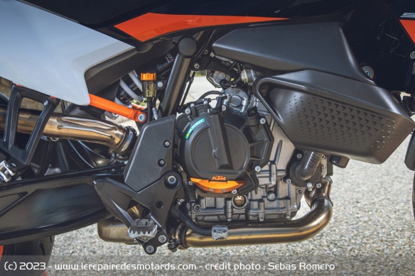 Le twin LC8c développe ici 105 ch et 100 Nm Le twin LC8c développe ici 105 ch et 100 Nm