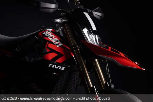 Le style se montre typique des Hypermotards