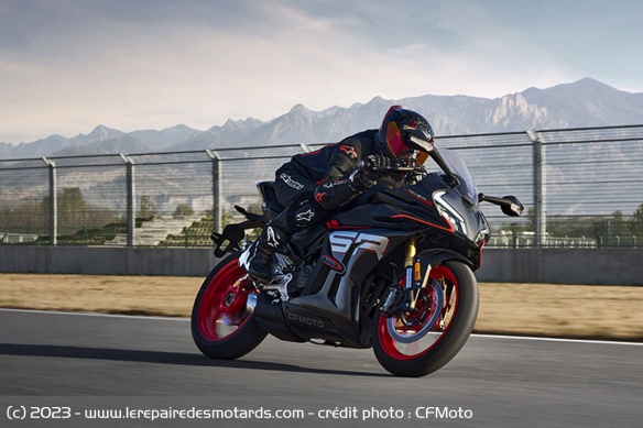 Sportive CFMoto 450SR S Sportive CFMoto 450SR S