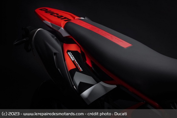 La selle de la Ducati Hypermotard 698 Mono